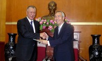 Vorsitzender der Vaterländischen Front Vietnams empfängt den chinesischen Vize-Präsident der PKKCV